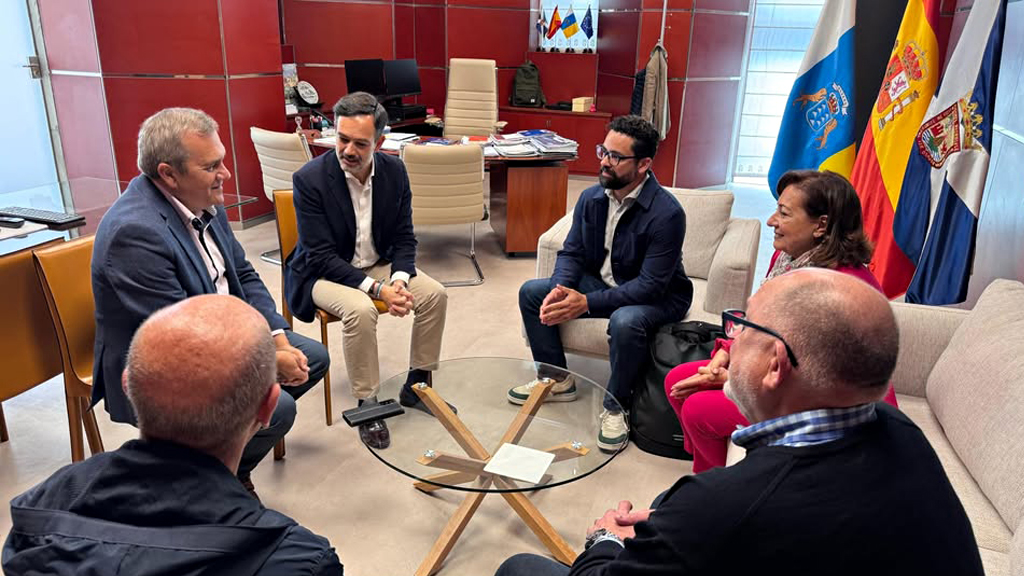 2025. Miembros del CABILDO DE TENERIFE y de CULTESA reciben a miembros de AGRO TROPICAL, en Islas Canarias.